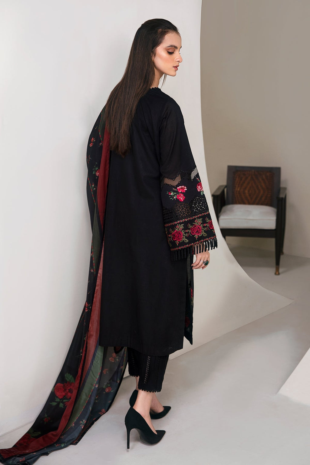 BAROQUE - 3PC Lawn Embroidered Shirt with Manaar Printed Dupatta and Trouser